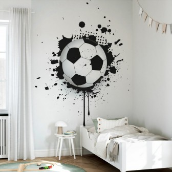 Tapet cu design modern cu un balon de fotbal care iese printr-un perete cu o explozie de vopsea neagră.