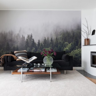 Fototapet cu pădure de brazi în ceață în living modern
