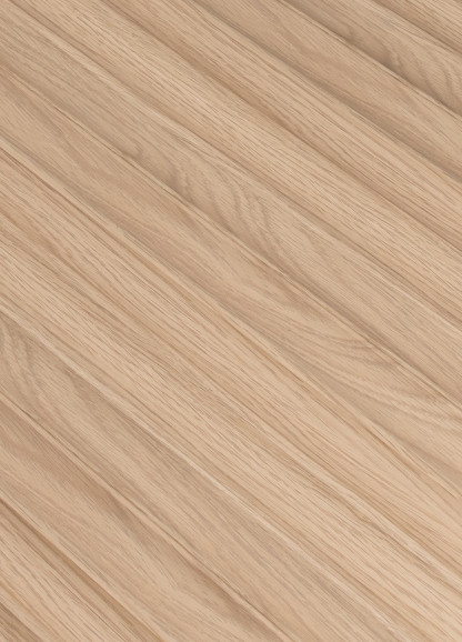 Panou decorativ 3D riflat cu aspect de stejar natural într-un living modern