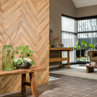Panouri decorative 3D imitație lemn, Oak Vintage Brown II într-un living rustic