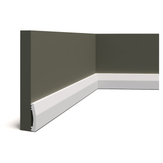 Plintă decorativă duropolimer albă la baza peretelui