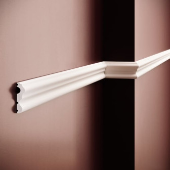 Brâu decorativ din polimer rigid, alb, montat pe perete