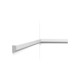 Brau decorativ alb montat pe perete albastru