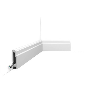 Plintă decorativă albă, ideală pentru ascunderea cablurilor