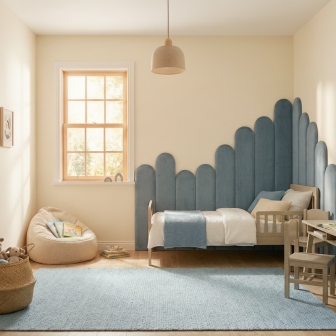 Panou tapițat catifelat albastru în camera copilului