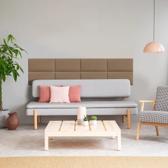 Panou tapițat catifelat bej, decor modern